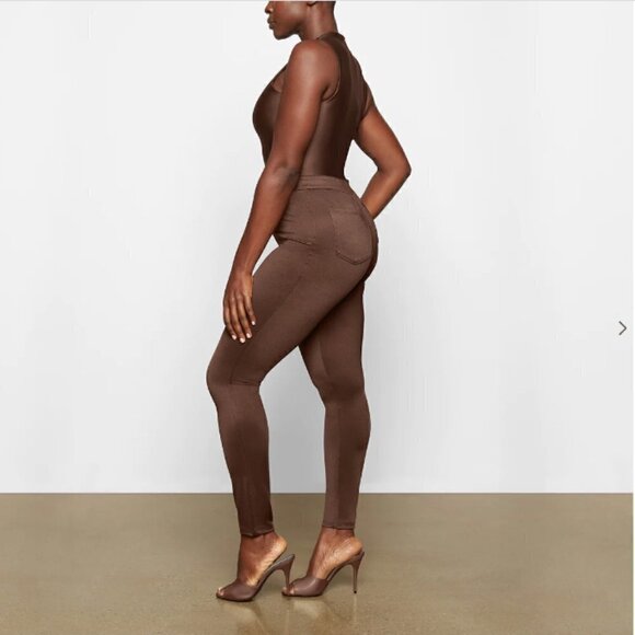 Skims Disco Pant in Cocoa - Picture 4 of 5